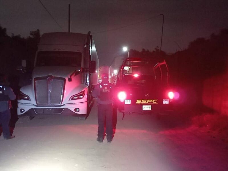 tractocamión con reporte de robo en Uruapan