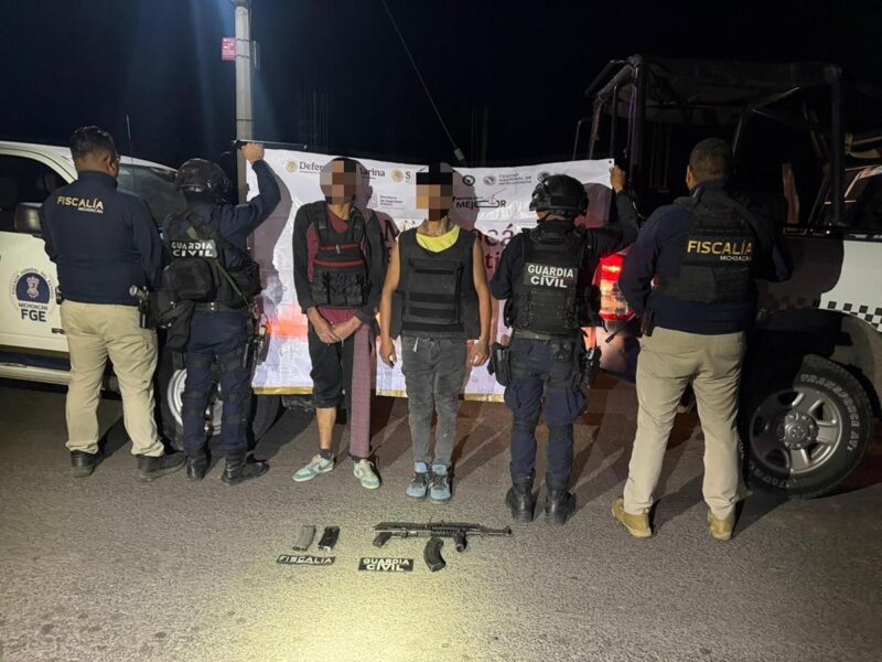 Tras enfrentamiento, detiene Guardia Civil a 2 hombres armados en Cuitzeo