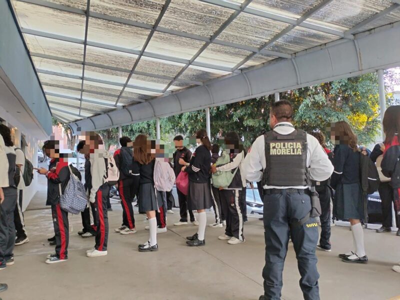 Tras operativo en Secundaria Técnica 65 de Morelia, Policía Morelia se reúne con la autoridad de la institución