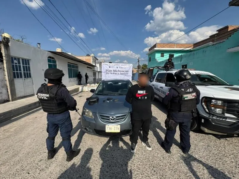Zinapécuaro: aseguran a un hombre en posesión de un arma de fuego y droga sintética