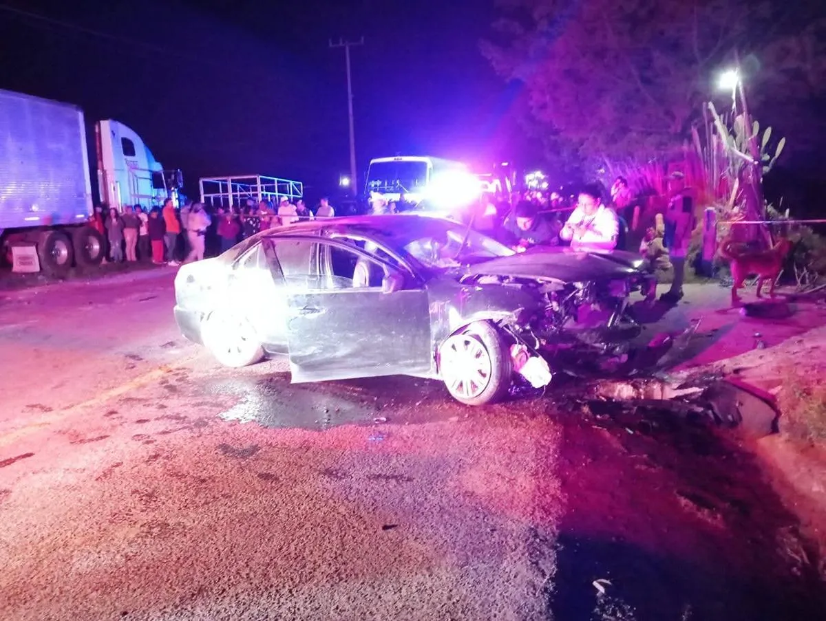 accidente automovilístico deja un fallecido y 2 heridos en la carretera Ciudad Hidalgo-Morelia, Michoacán