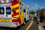 Accidente en la Siglo XXI deja a dos jóvenes lesionados tras chocar en la motocicleta en la que viajaban