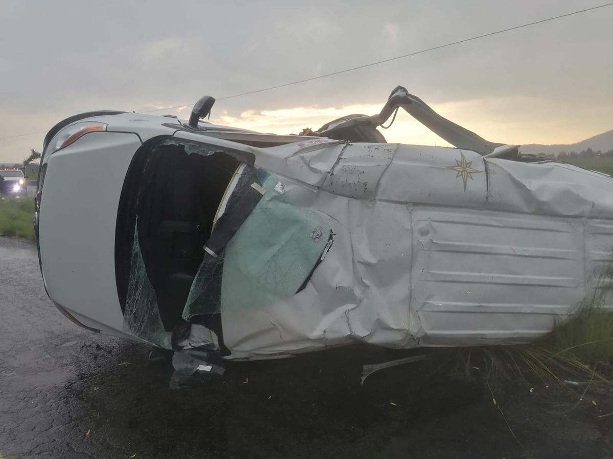 Aparatoso choque entre un autobús turístico y una combi familiar deja 17 heridos en Zinapécuaro-1