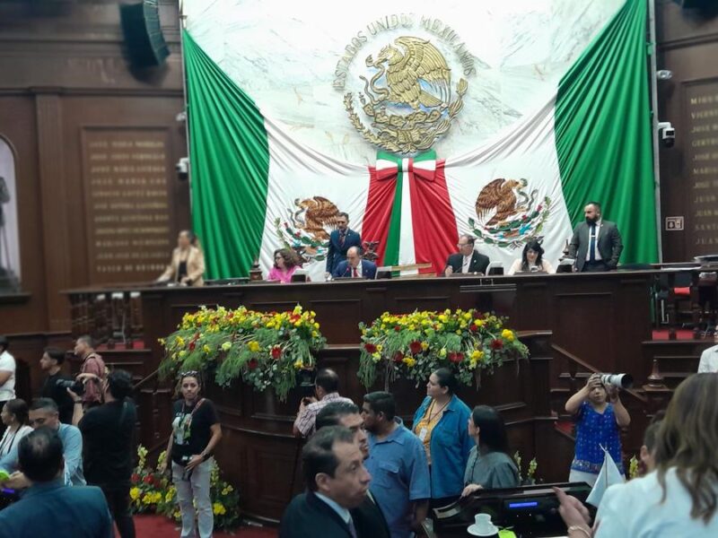 Aprobó Congreso reforma electoral en Michoacán, entre reclamos del Movimiento del Sombrero