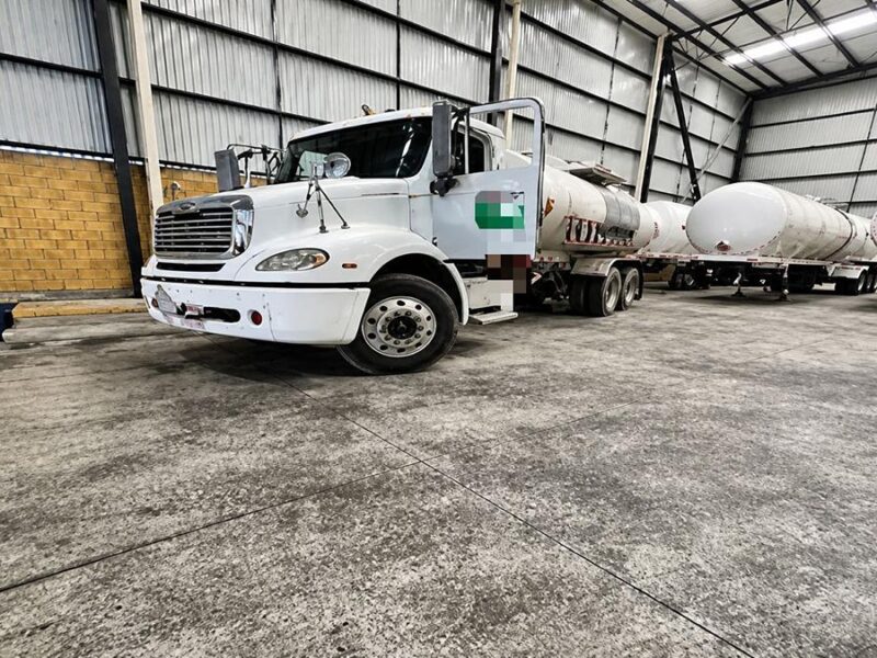 Aseguran autotanque con 55 mil litros de 'huachicol' en Guanajuato; no da tregua