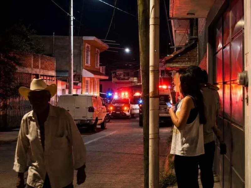 Asesinan a dos hombres dentro de camioneta en Uruapan