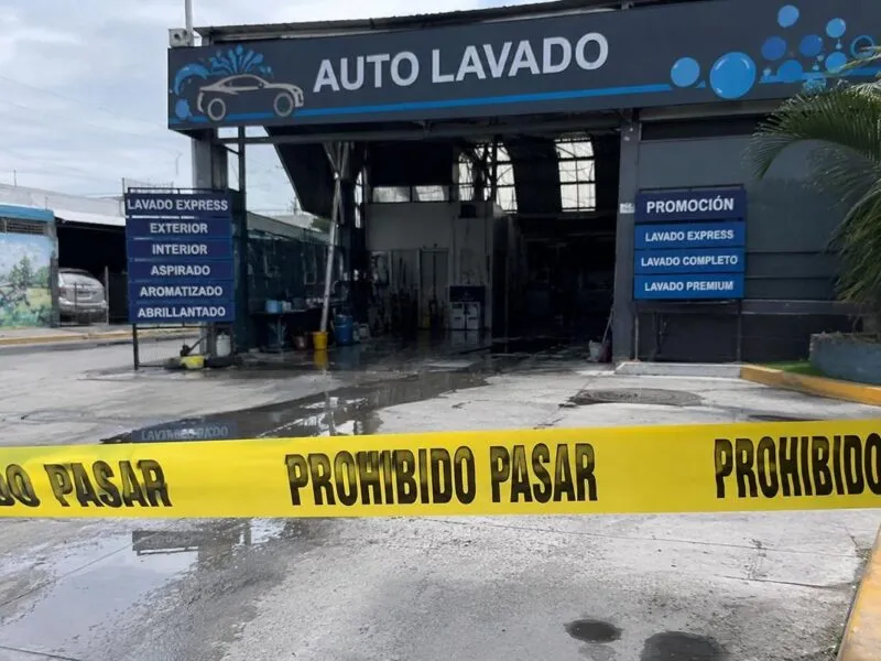 Atacan a balazos a un hombre al interior de un autolavado en Uruapan
