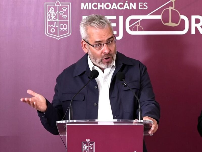 Bedolla anuncia mesa de diálogo con Acachuén tras bloqueo carretero