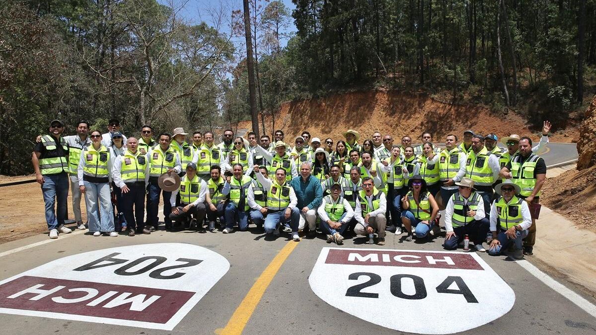 Bedolla Inaugura la nueva carretera Aguililla-Dos Aguas en Michoacán