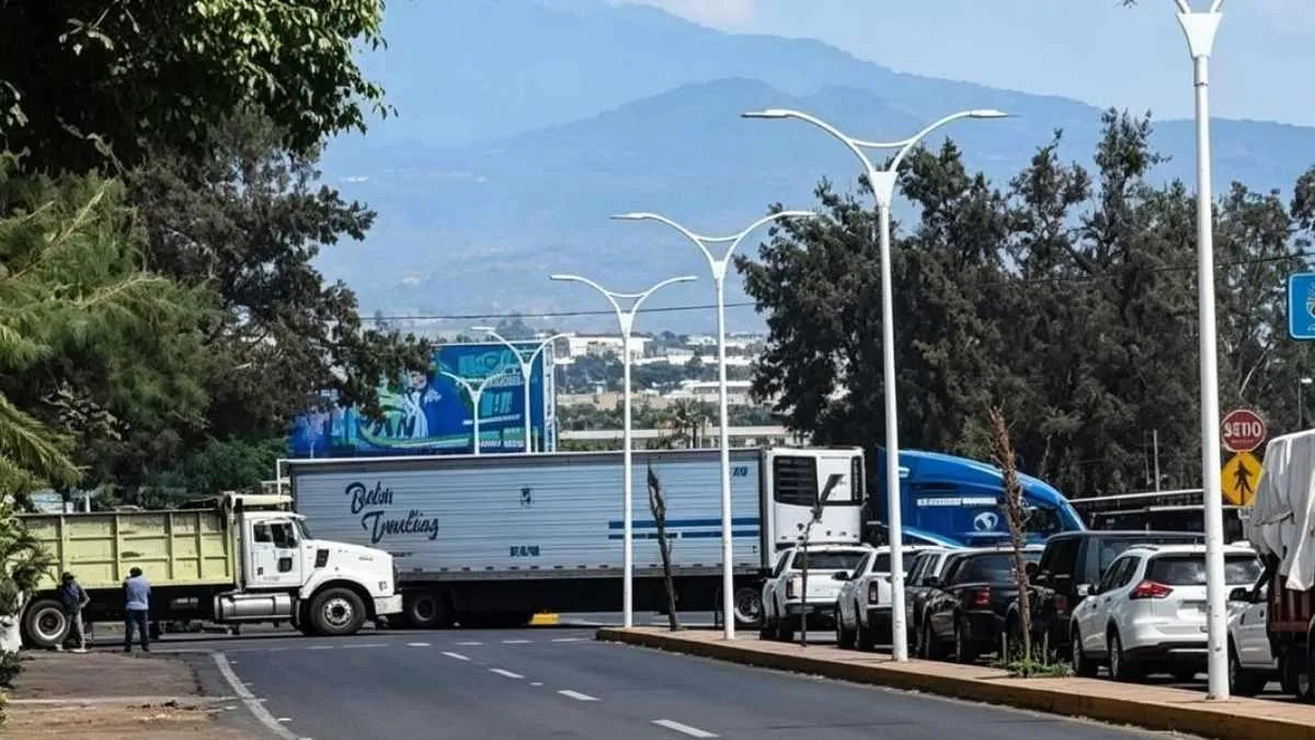 Bloquean carretera en los Reyes para exigir aparezcan menores desaparecidos 1