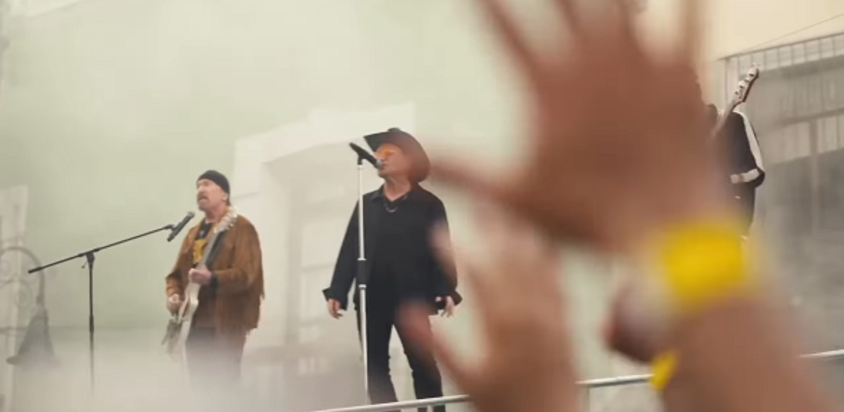 Bono y U2 sorprenden a fans en plena calle del Centro Histórico de la CDMX con el rodaje de “Street of Dreams”-1