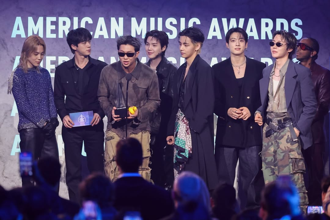 BTS Arrasa en los AMAs 2026: Gana Artista del Año, Canción del Verano y Mejor Artista Masculino K-Pop