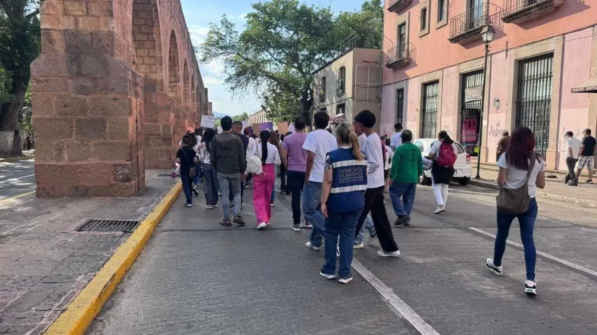 CEDH Michoacán condena violencia adolescente y ofrece apoyo a víctimas.