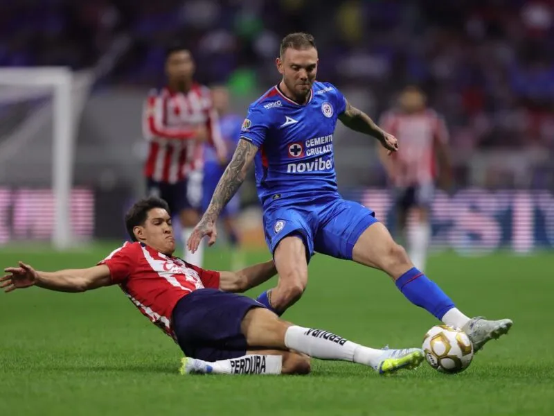 Chivas vs Cruz Azul se juegan esta noche el primer boleto a la Final del futbol mexicano