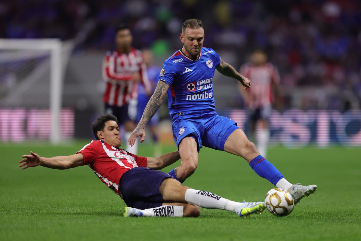 Chivas vs Cruz Azul se juegan esta noche el primer boleto a la Final del futbol mexicano