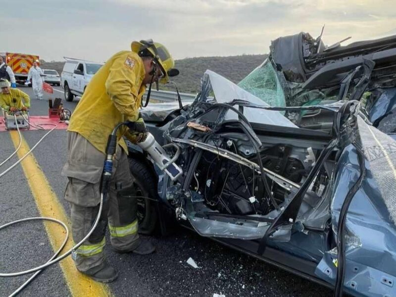 Choque deja sin vida a padre e hija en la autopista Pátzcuaro-Copándaro, Morelia