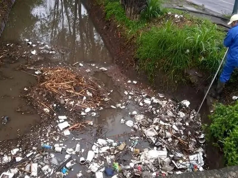 Cuesta 12.5 mdp quitar 120 mil toneladas de basura de 9 drenes de Morelia