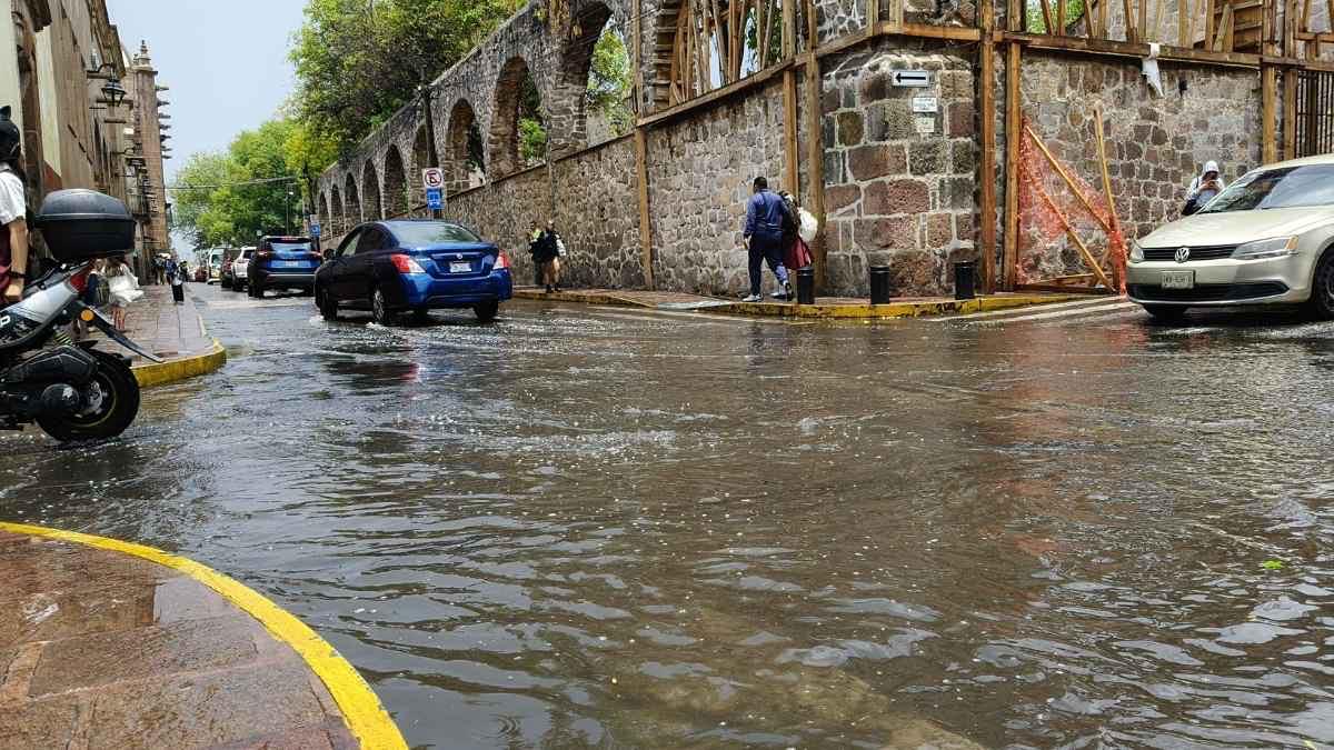 Deja tormenta encharcamientos en Morelia; PC recorre zonas de riesgo