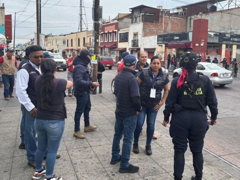 Despliegan operativo en el Mercado Independencia de Morelia para retirar a ambulantes