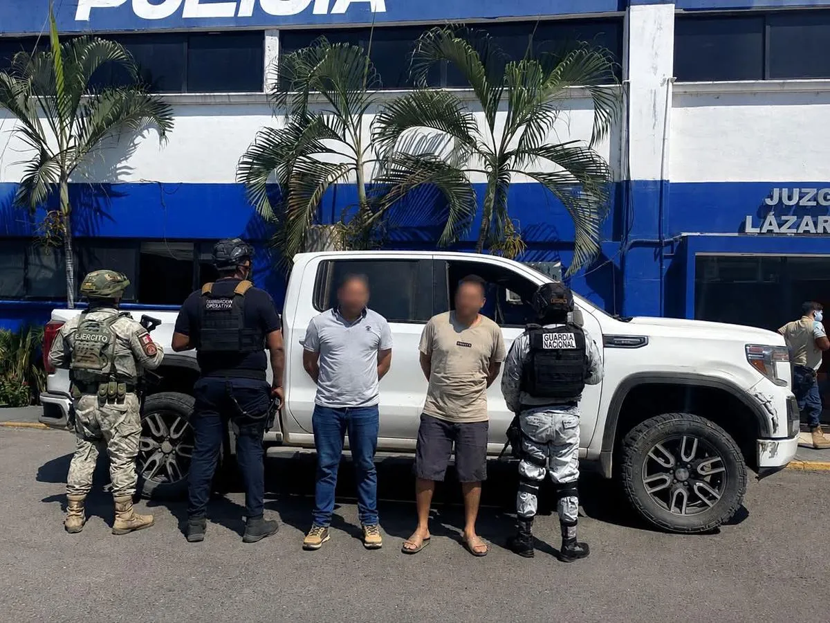Detienen a dos en Lázaro Cárdenas, Michoacán; les aseguran armas, cargadores y cartuchos útiles