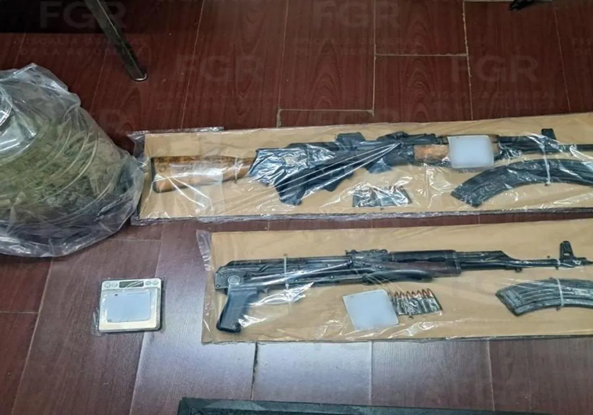 Detienen a dos presuntamente en posesión de armamento de uso exclusivo de las Fuerzas Armadas-1