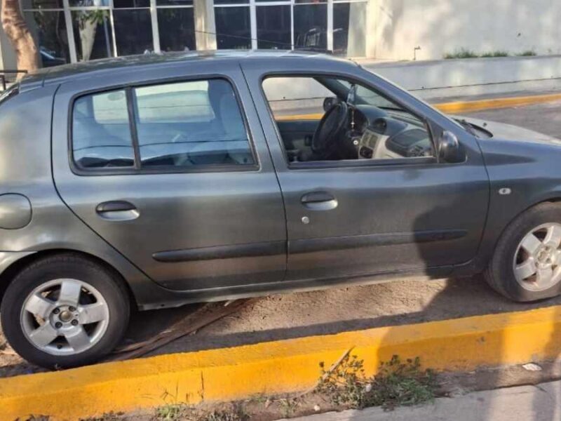 Detienen a hombre con auto robado y más de 100 dosis de droga en Morelia