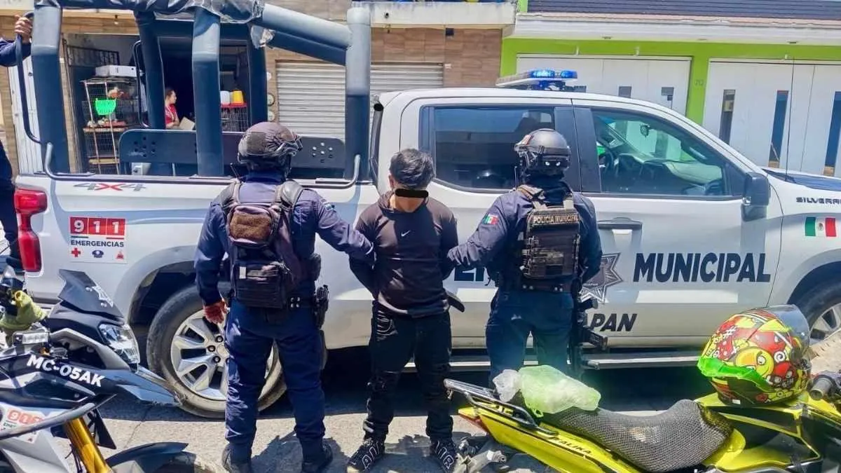 Detienen a tres hombres con droga y armas en Uruapan