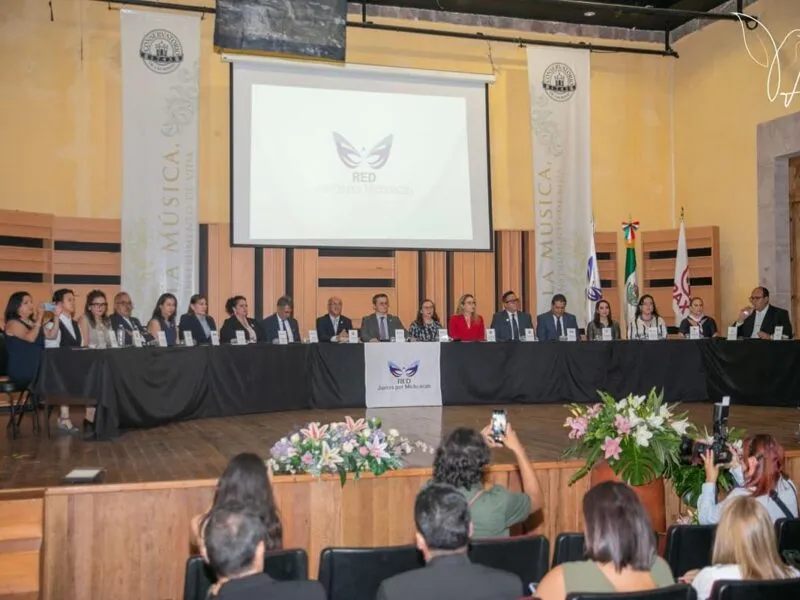 El nicolaita Jorge Álvarez Banderas recibió el reconocimiento al Mérito a la Excelencia Educativa