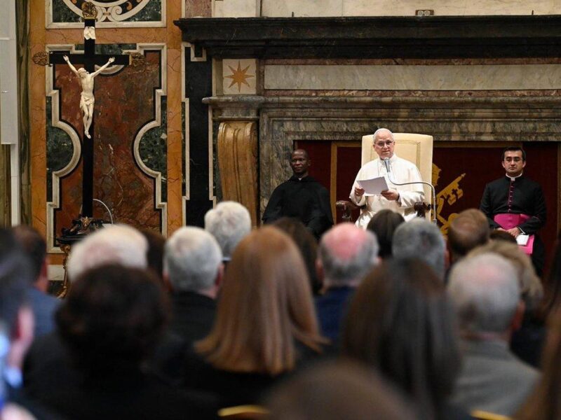 El papa León XIV rinde homenaje a periodistas asesinados en el Día Mundial de la Libertad de Prensa