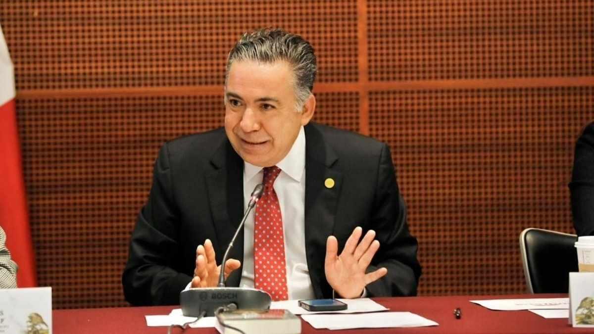 El Senador Enrique Inzunza anunció que solicitará licencia al Senado