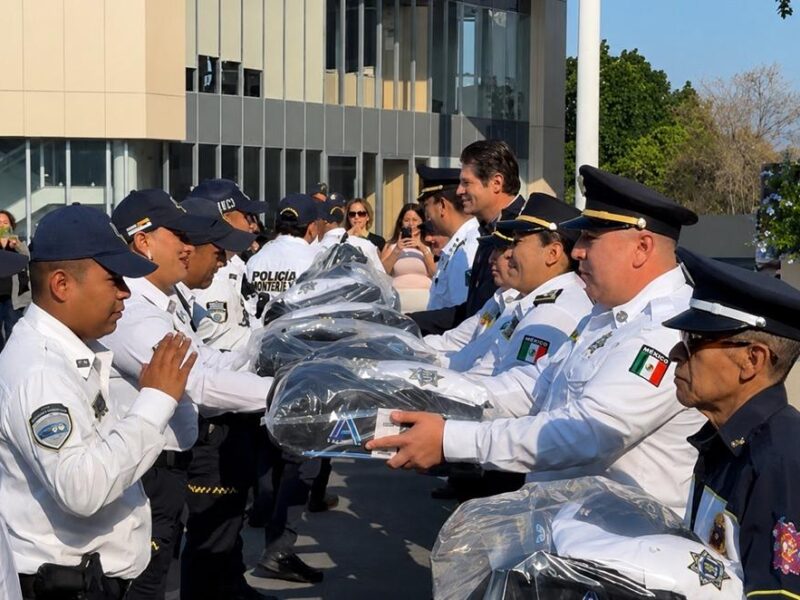 Entregan equipo y uniformes a 760 oficiales de Policía Morelia