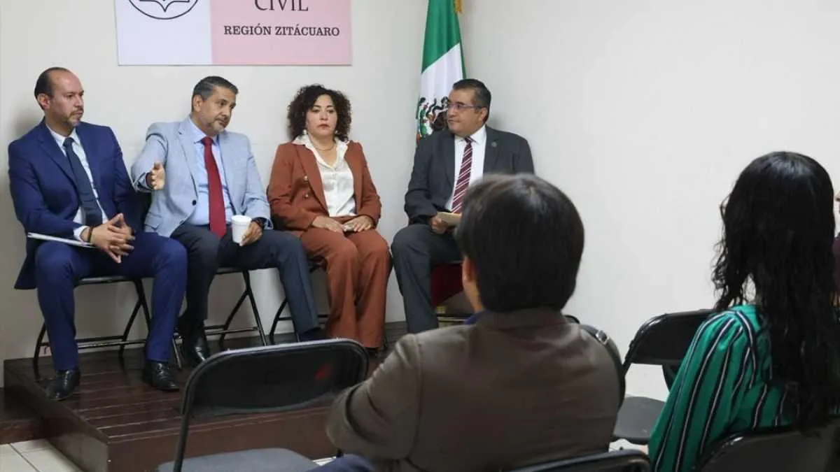 Estudiantes de Derecho visitan Salas Judiciales en Zitácuaro 1