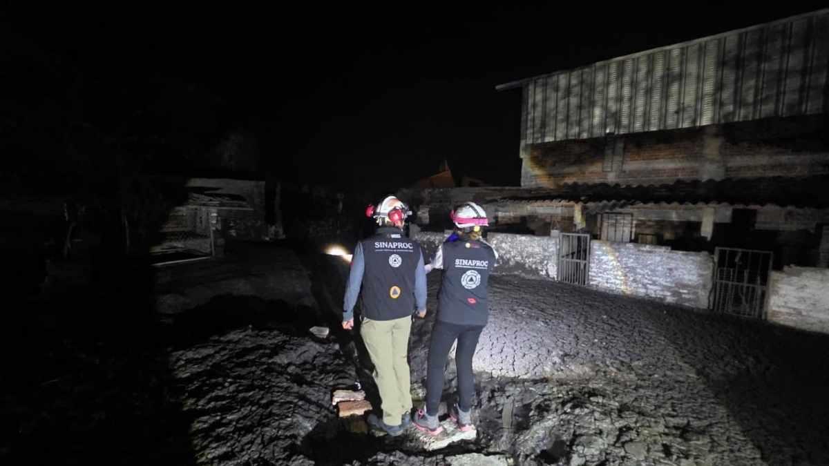 Evacuan en Ixtlán a 13 personas por actividad hidrotermal
