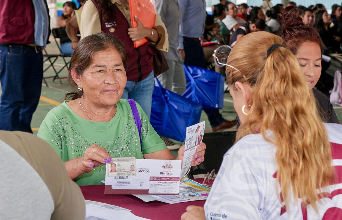 Familias de todo el estado reciben apoyo de la Beca Rita Cetina: SEE-1