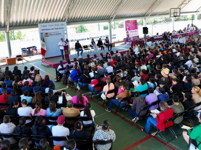 Familias de todo el estado reciben apoyo de la Beca Rita Cetina: SEE