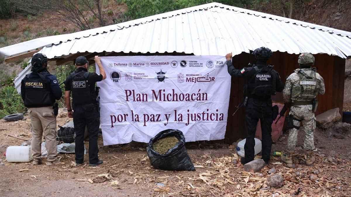 FGE ejecuta 2 cateos en San José de las Cidras; aseguran armas, droga y vehículos