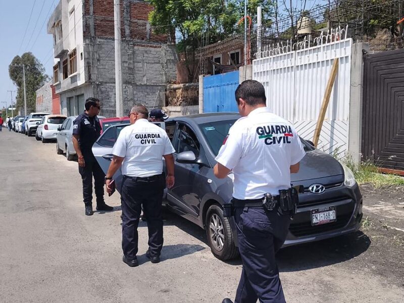 Guardia Civil Michoacán rescata a pequeño dejado al interior de un vehículo en Morelia