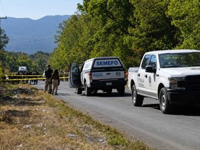 Hallan restos humanos en bolsas negras en Apatzingán hoy