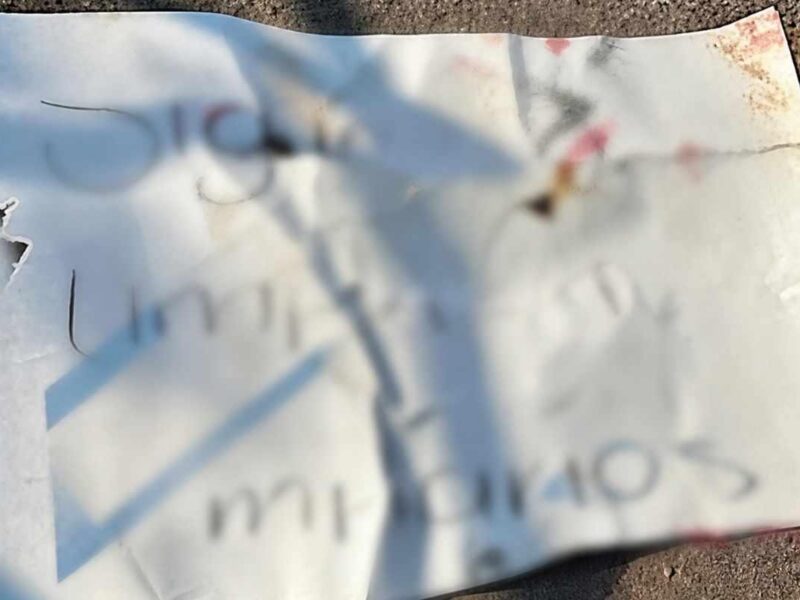 Hallan restos humanos y mensaje en Apatzingán, Michoacán