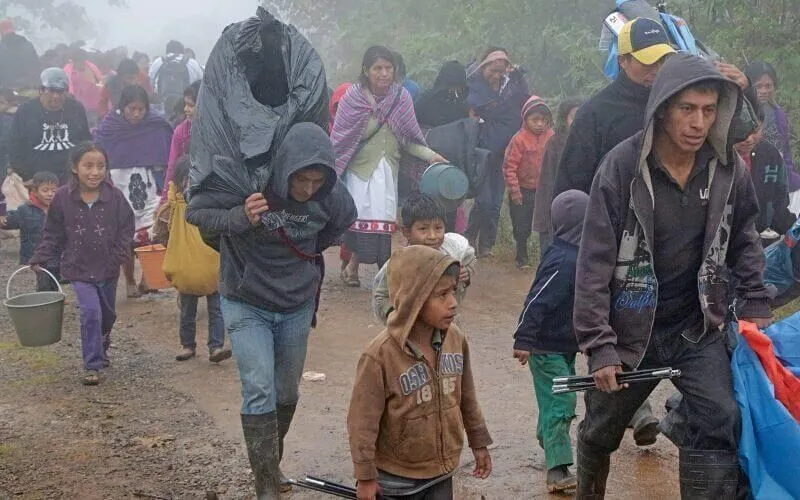 Hasta 668 personas desplazadas tras enfrentamientos en Apatzingán