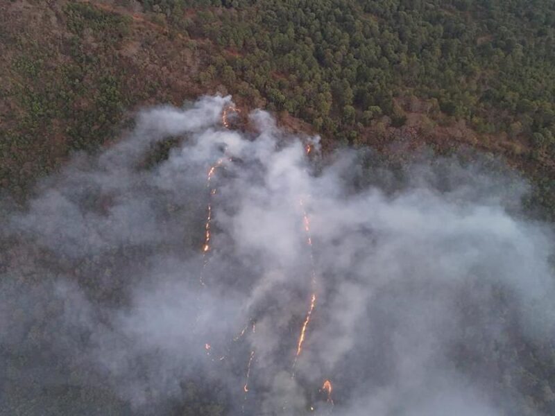 Helibalde agua incendio forestal Pátzcuaro