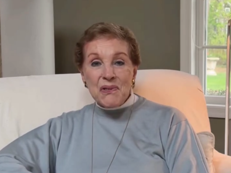 Julie Andrews, 90 años, conmueve al mundo con rara aparición por el Parkinson en el Congreso Mundial 2026