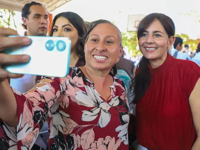 Las mamás son la columna de la educación en Michoacán: Gabriela Molina