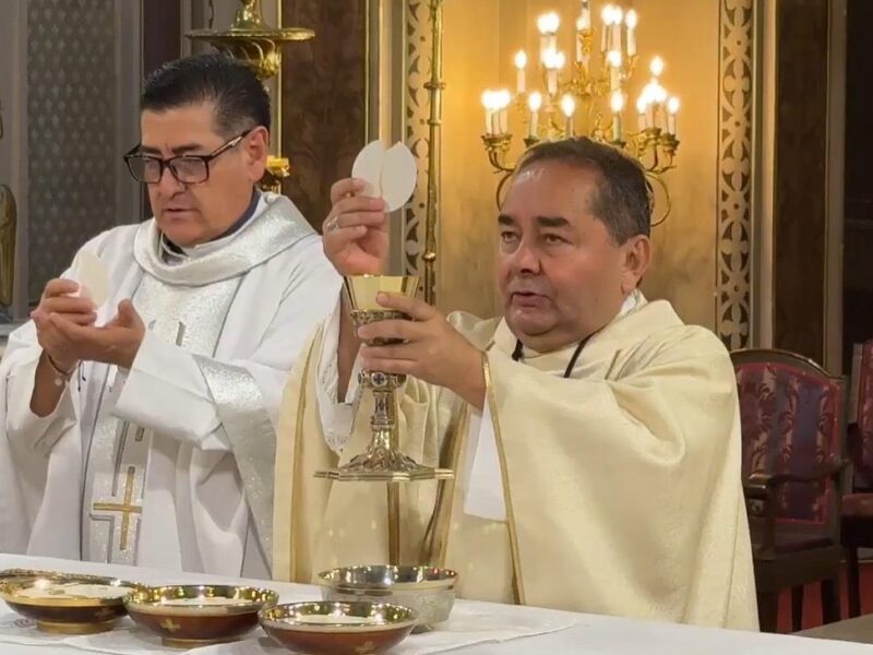 Llama arzobispo de Morelia a reconstruir comunión en tiempos de división