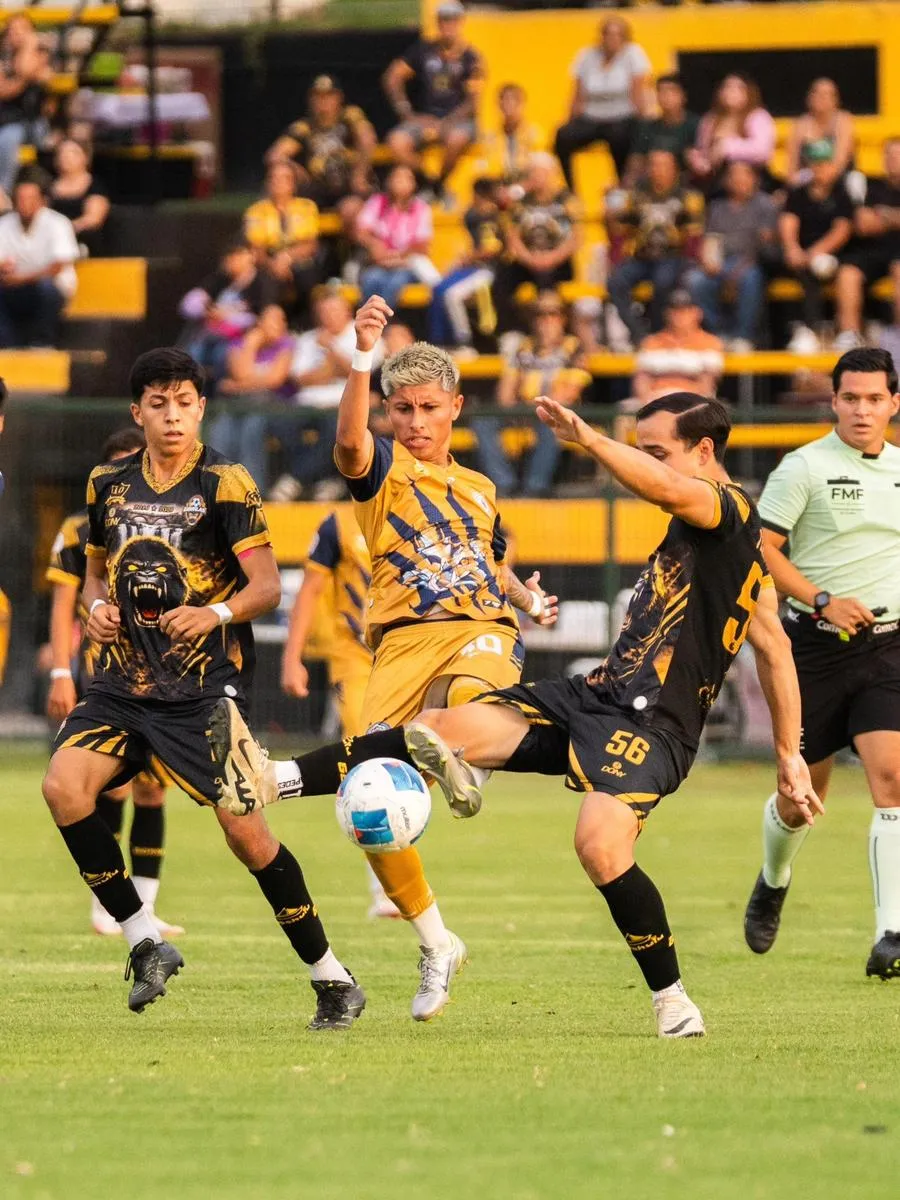 Los Zorros del Atlético Morelia-UMSNH con 10 hombres, salen vivos de la jungla de los Gorilas de Juanacatlán-1