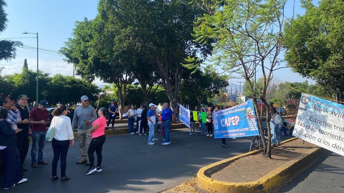 Maestros de la CNTE Poder de Base bloquea Calzada La Huerta en Morelia y exige diálogo con la SEP
