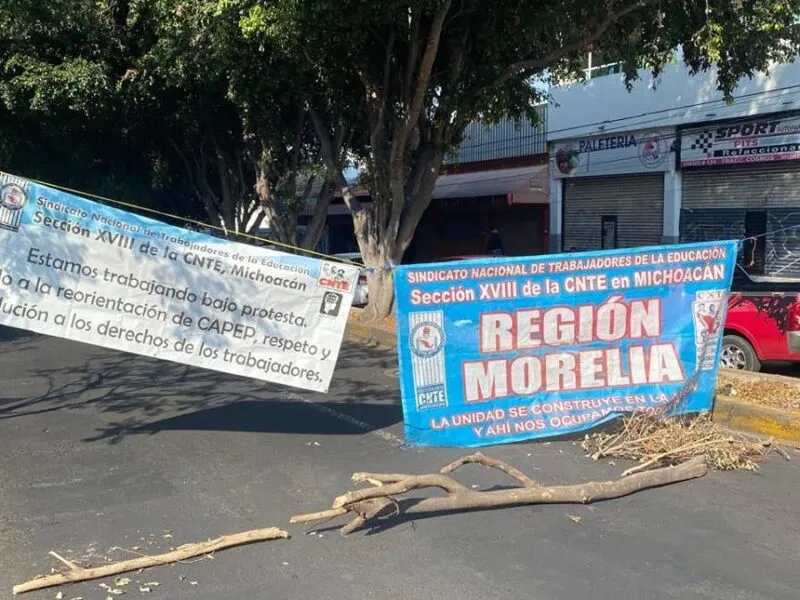 Maestros de la CNTE Poder de Base bloquea Calzada La Huerta y exige diálogo con la SEP