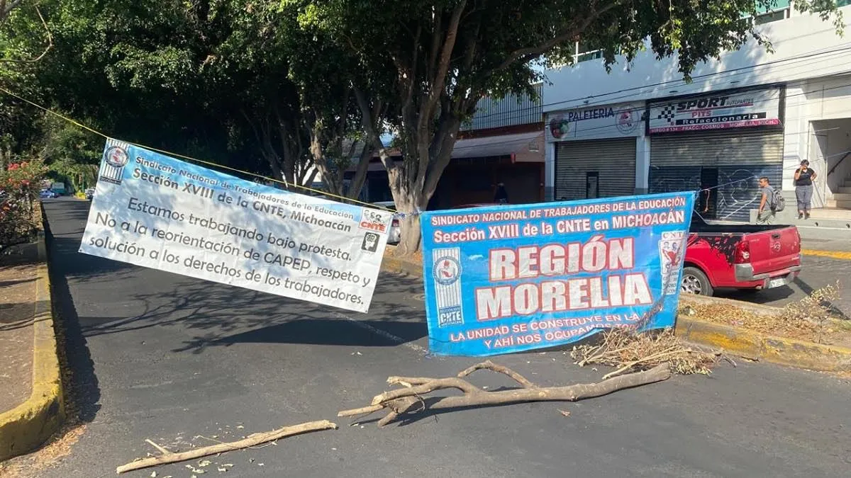 Maestros de la CNTE Poder de Base bloquea Calzada La Huerta y exige diálogo con la SEP