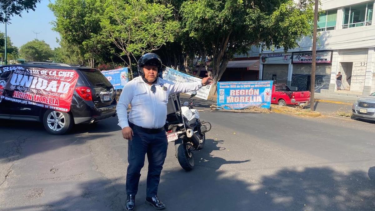 Maestros de la CNTE Poder de Base bloquea Calzada La Huerta