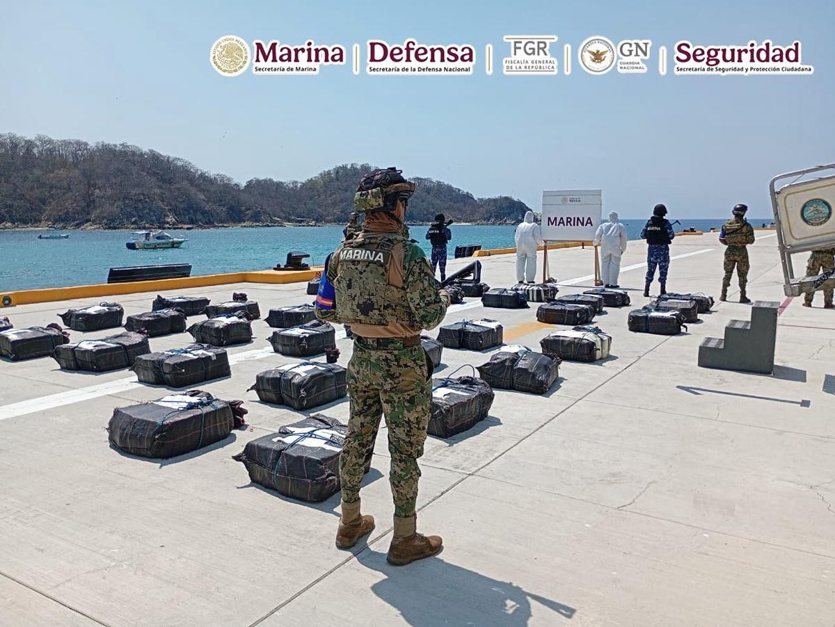 Marina asegura 63 bultos con presunta cocaína en operativos cerca de Michoacán